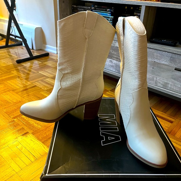 DSW Shoes Mia Raylyn Western White Boots Poshmark